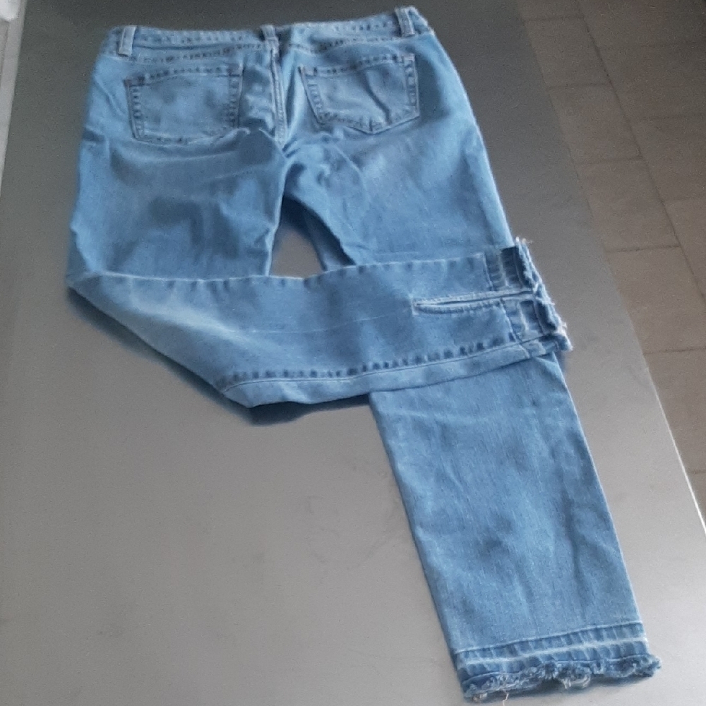 a.n.a.💙Cropped Jeans with Stylish Front Slit at Ankles Size 6 - Picture 7 of 7